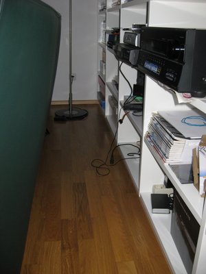 Bücherwand hinter der Couch2